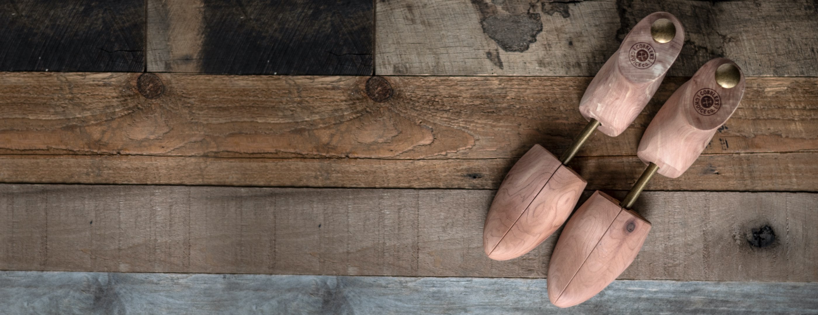 Cobbler's Choice Stiefelspanner aus Zedernholz