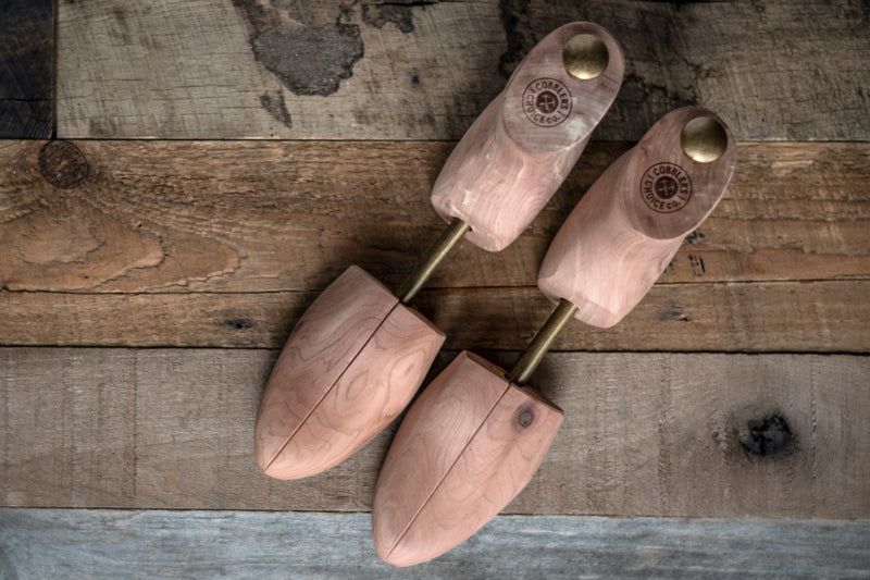 Cobbler's Choice Stiefelspanner aus Zedernholz