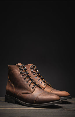 „Die überraschend günstigen Stiefel, die besser werden, wenn man sie schlägt.“